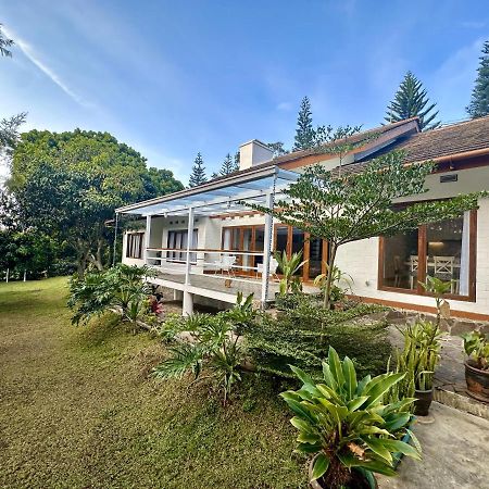 Villa Putih Le Cordon Бандунг Экстерьер фото